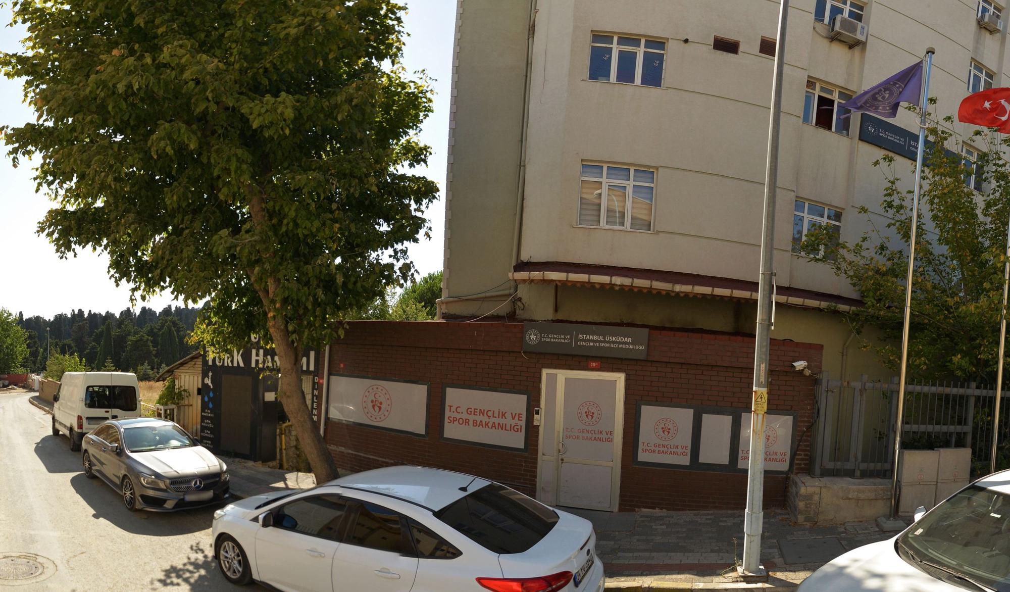 Çavuşdere Üsküdar — Gençlik ve Spor tesis girişi