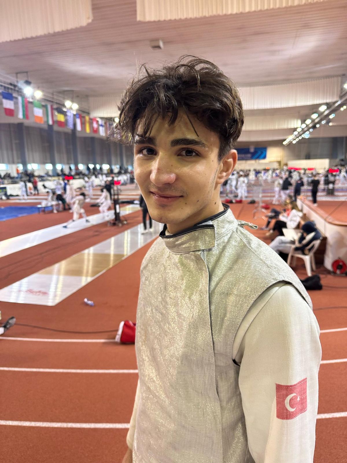 Yazı görseli: Yıldızlar Milli Eskrim Sporcumuz Sarp Öztürk